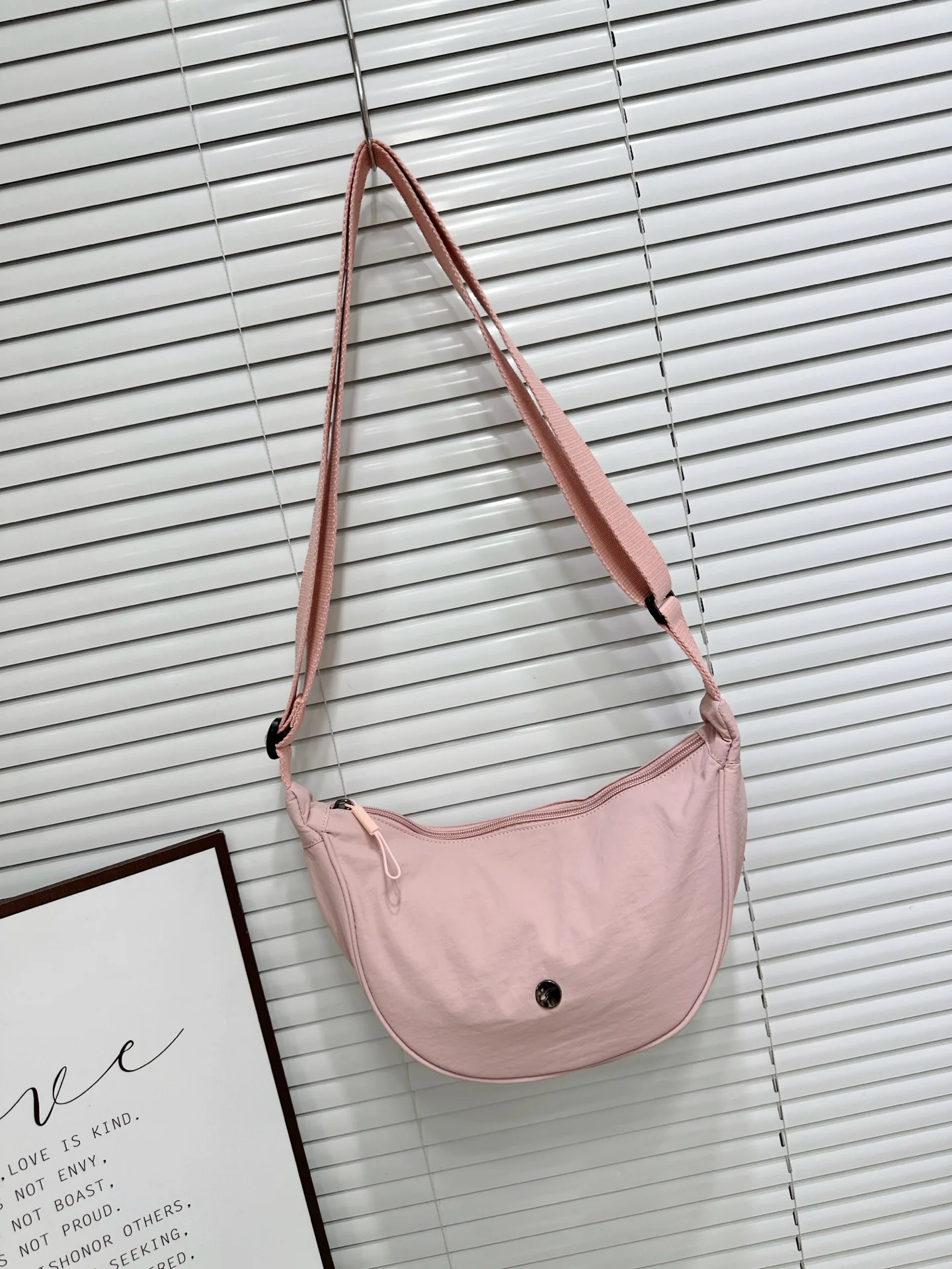 

[Shoulder bag] New Simple and Casual Solid Color Nylon Large Capacity Women's Dumpling Bag Shoulder Bag for Travel and Commuting