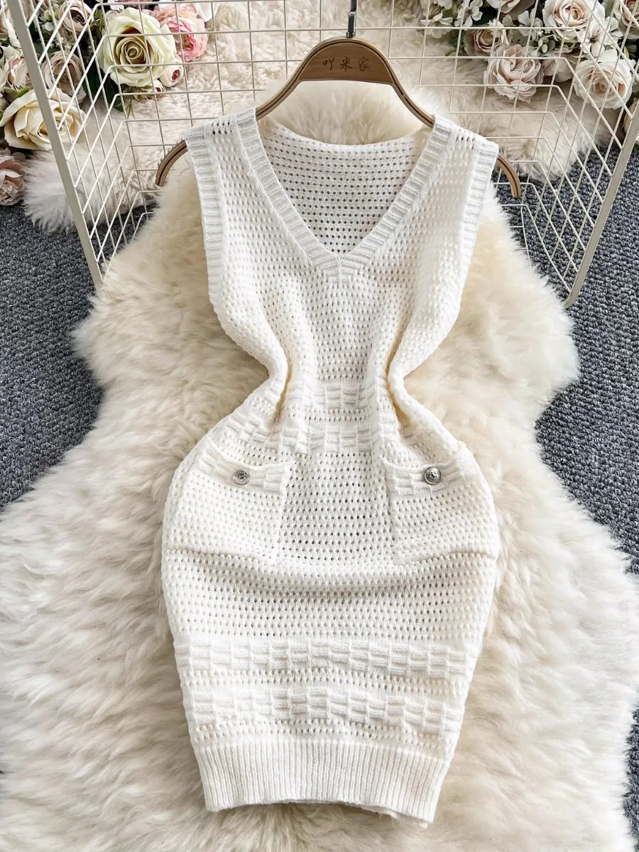 Foamlina เซ็กซี่สีดําลึก V คอ Cutout ชุดถักผู้หญิง 2025 ฤดูร้อนใหม่เอวสูงกระชับสัดส่วนสะโพกกระโปรงมินิเดรส