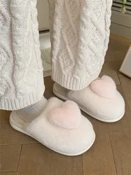 Zapatillas de algodón de felpa con forma de corazón para mujer, pantuflas antideslizantes para interiores, suela gruesa y suave, Invierno