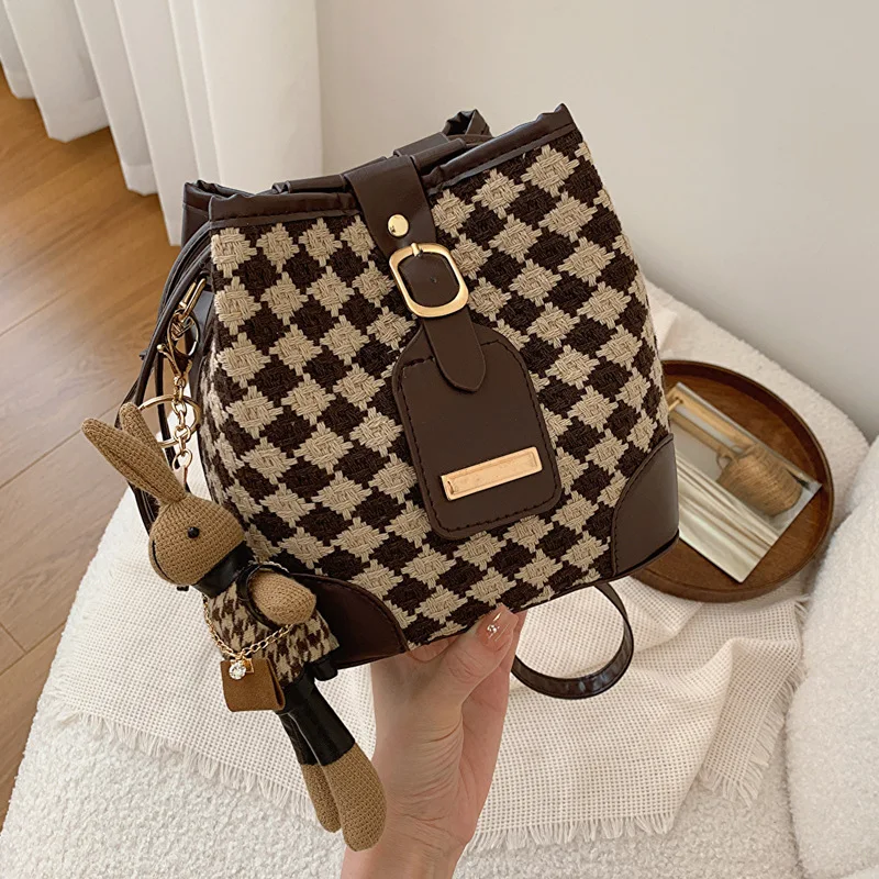 

2024 Spring Women Personalized Handbags Unique Design Solid Color Shoulder Bag Ins Messenger Bags Small Square Bag for Women