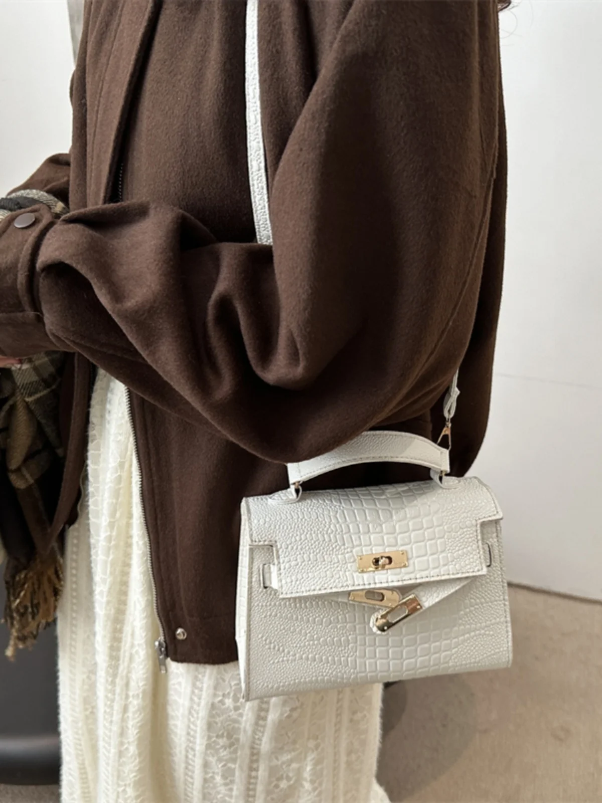 Fashionable  Handbag Women's Shoulder Bag Versatile Crossbody Small Square Bag Elegant Single-Strap Handbag