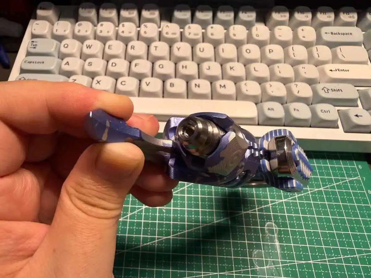 Used EDC Wanwu G10 steel bone with accompanying bone fidget slider Decompression toys