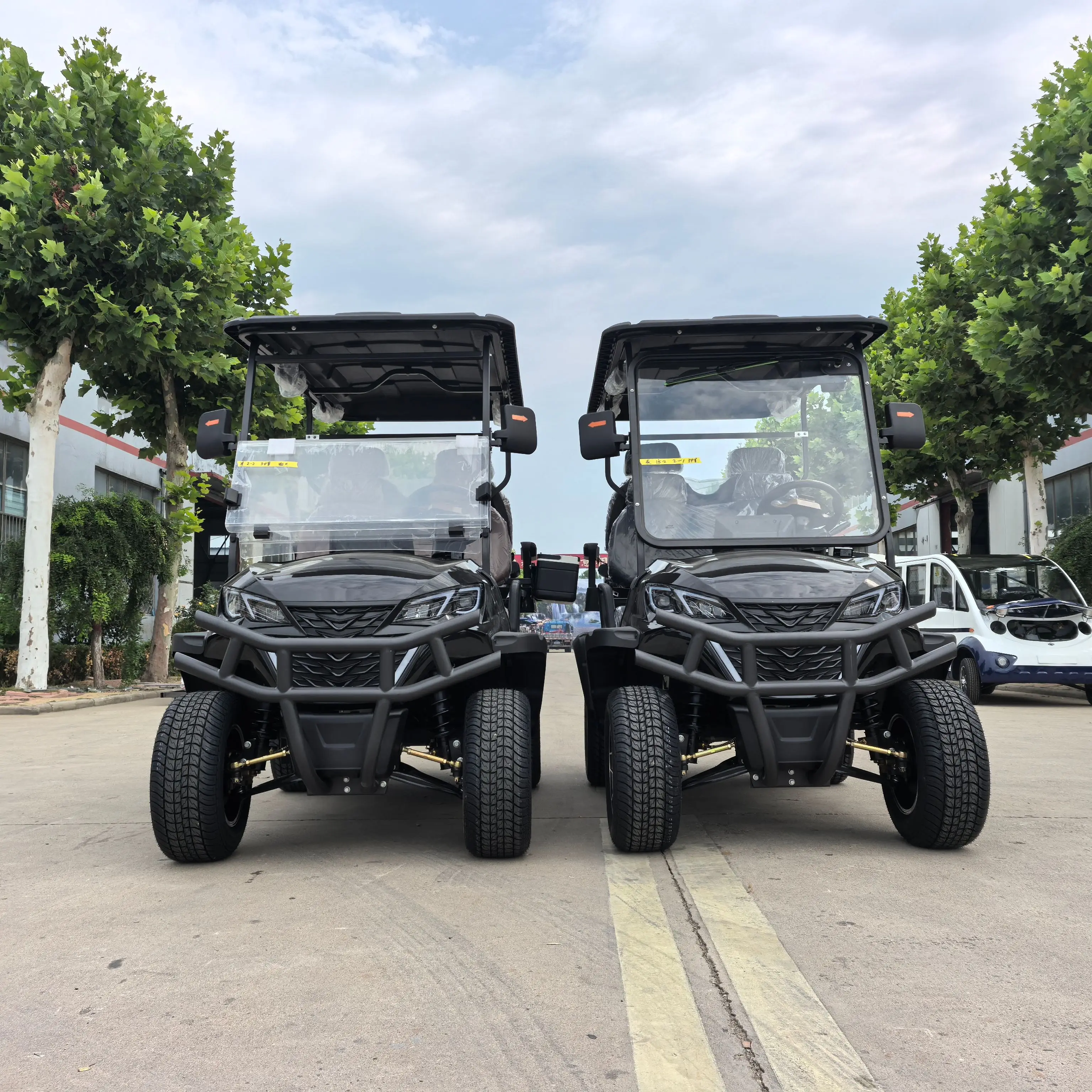 Manufacturer direct sales 4-seater electric golf cart, high-performance remote golf course car, vacation car for use on golf cou
