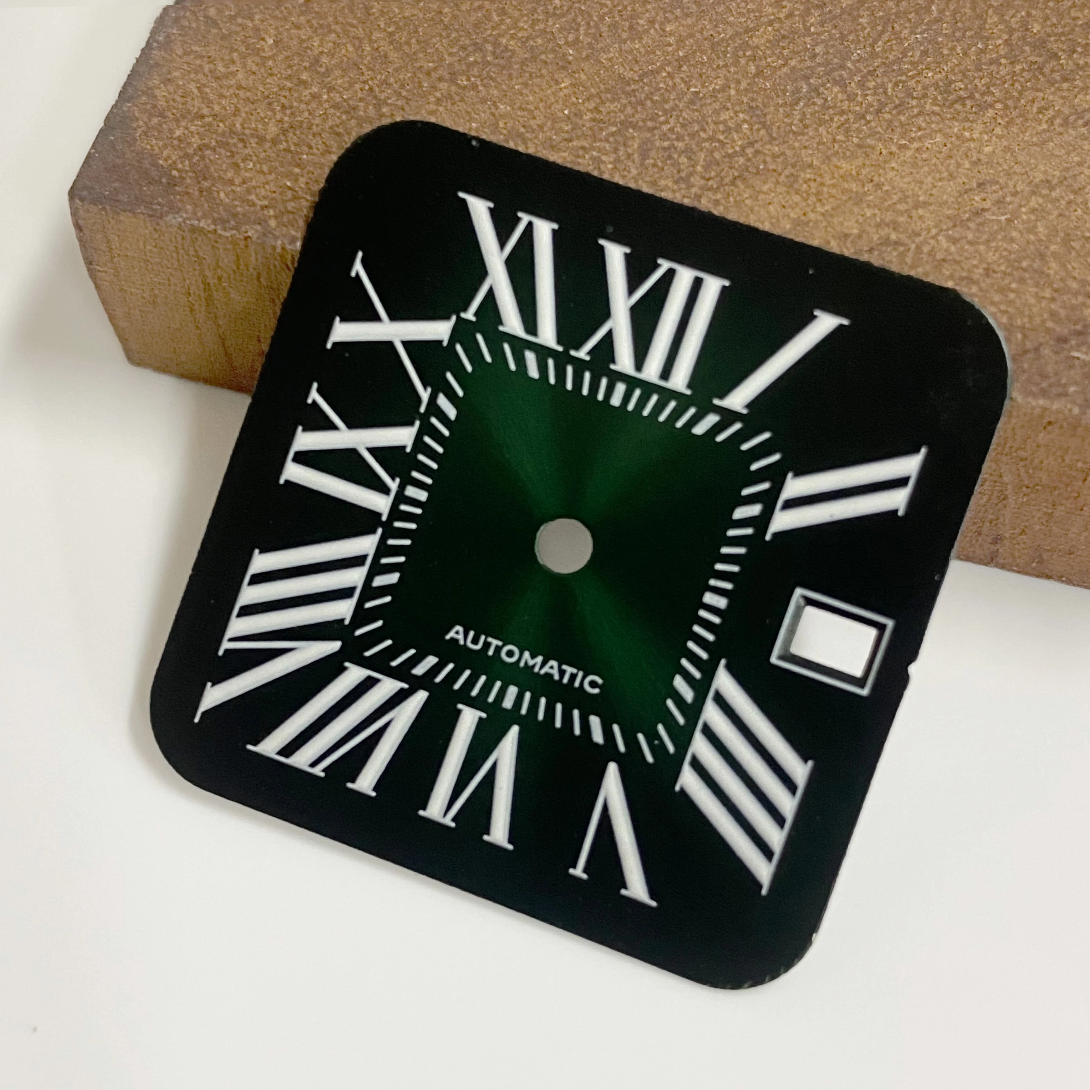 Квадратный циферблат 27 мм с функцией даты/без функции даты. Положение на 3 часа. Положение на 6 часов подходит для механизма NH35 NH36.