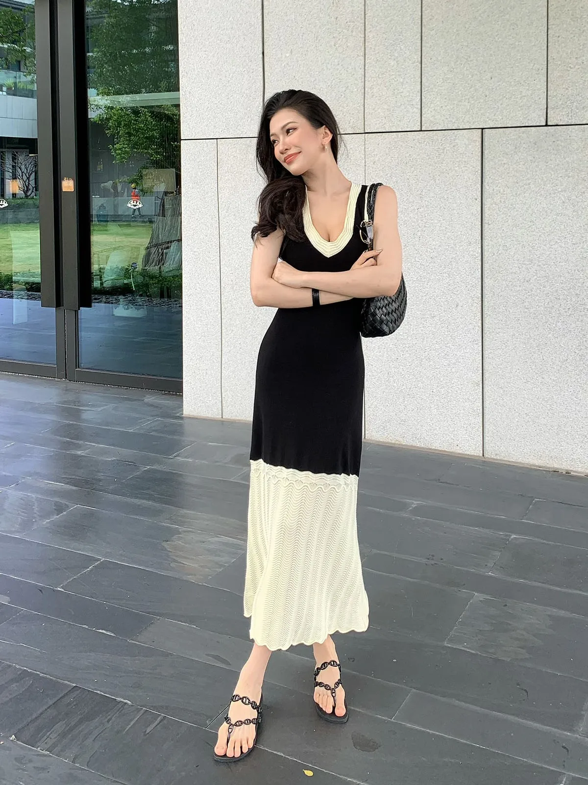 

Jijinqi Summer Sleeveless V-Neck Shoulder Bared Knitted Slimming Waist Design Long Dress Sexy Waist-Cinching Ensemble