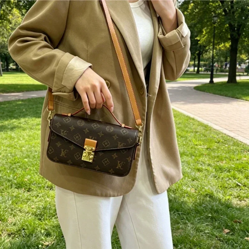 

Luxurious design chain strap shoulder bag, handheld fashionable lightweight wallet, elegant women's crossbody bag