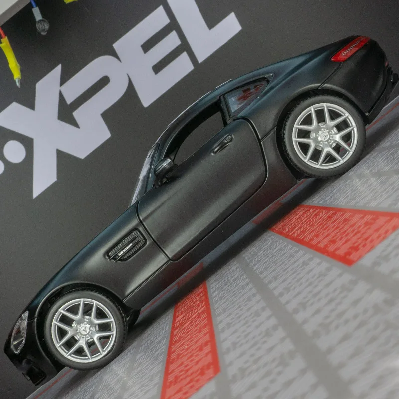 

Модель автомобиля из сплава Maisto 1:24 Mercedes-Benz AMG GT подходит для коллекции и можно подарить в качестве подарка друзьям на день рождения