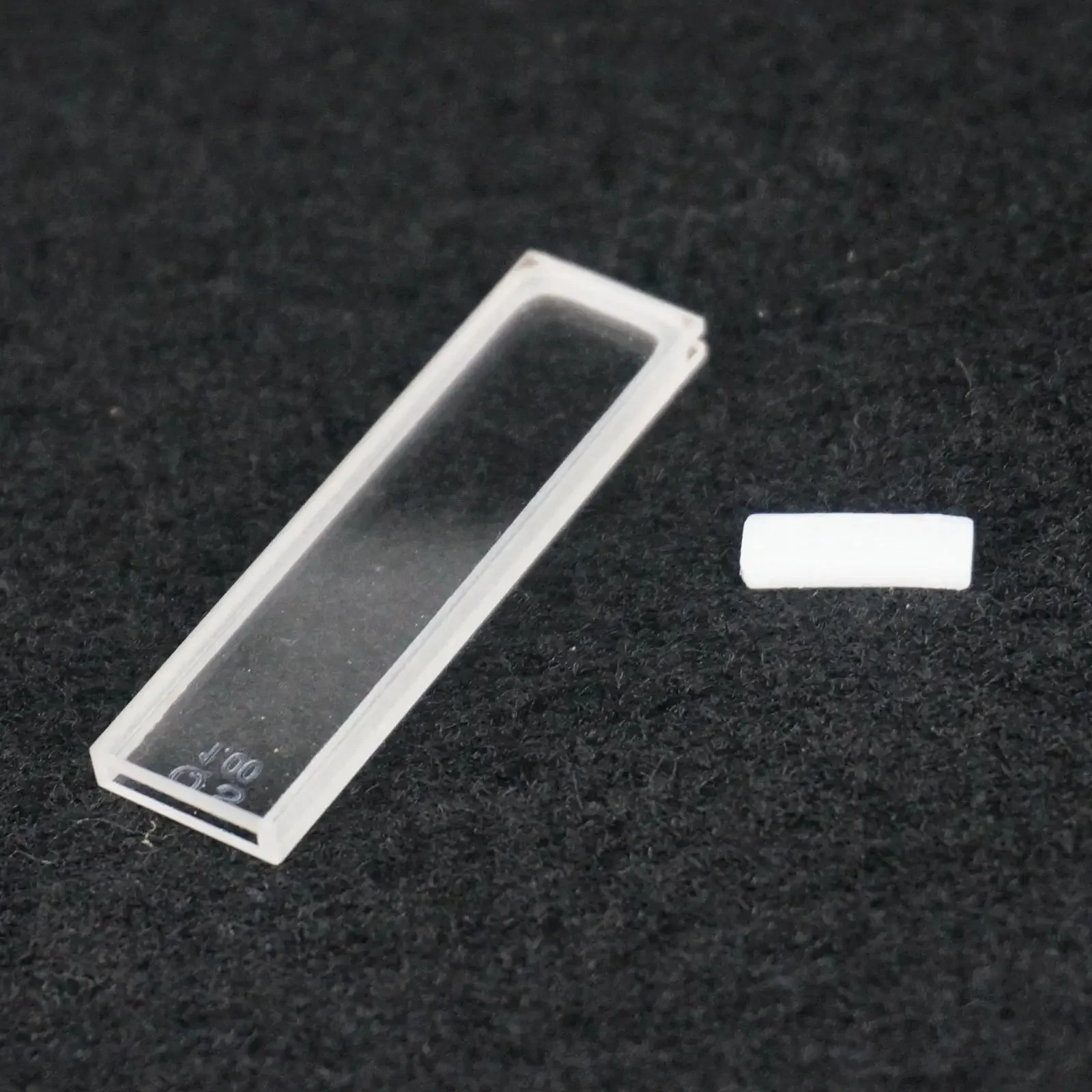 

1mm Path Length JGS1 Quartz Cuvette Cell With PTFE Lid For Uv Spectrophotometers