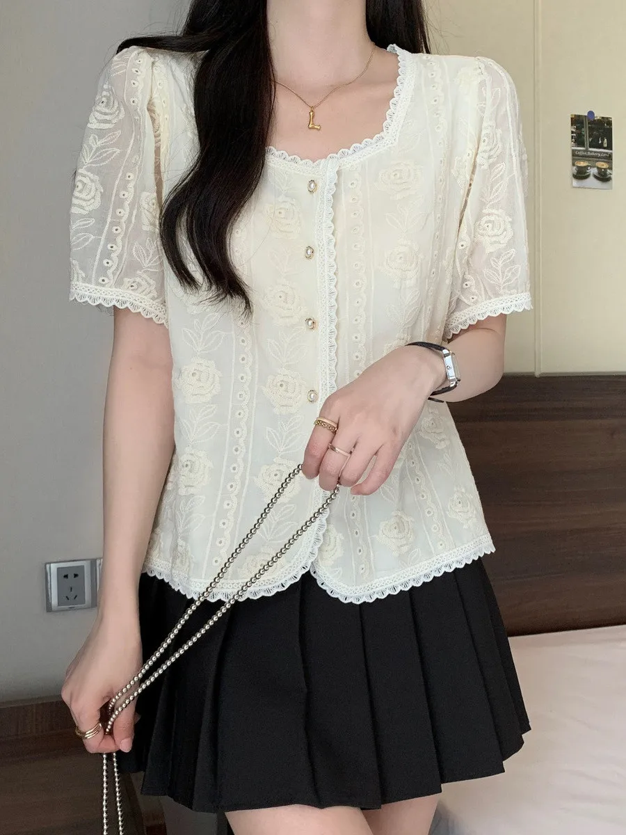 เสื้อผู้หญิงแฟชั่นฤดูร้อน แขนพองแต่งลูกไม้สีขาว ทรงกลม ความยาวปกติ