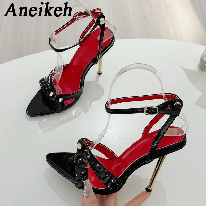 

Aneikeh, блестящие сандалии на тонком каблуке с острым носком, вечерние женские туфли-лодочки, обувь с пряжкой и ремешком, летняя мода, украшение из искусственной металла