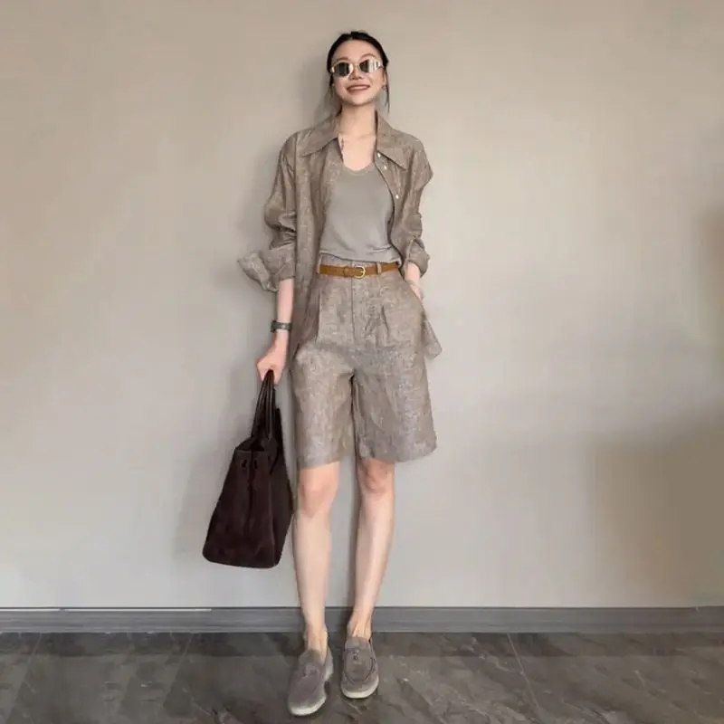 

Повседневная коричневая солнцезащитная рубашка с длинными рукавами и шортами для поездок на работу, комплект для женщин летом