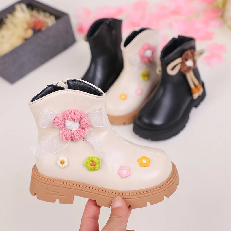 

2025 Winter New British Style Kids Leather Shoes Comfort Anti Slip Girls Flower Ankle Boots Simple Versatile Child Snow Boot