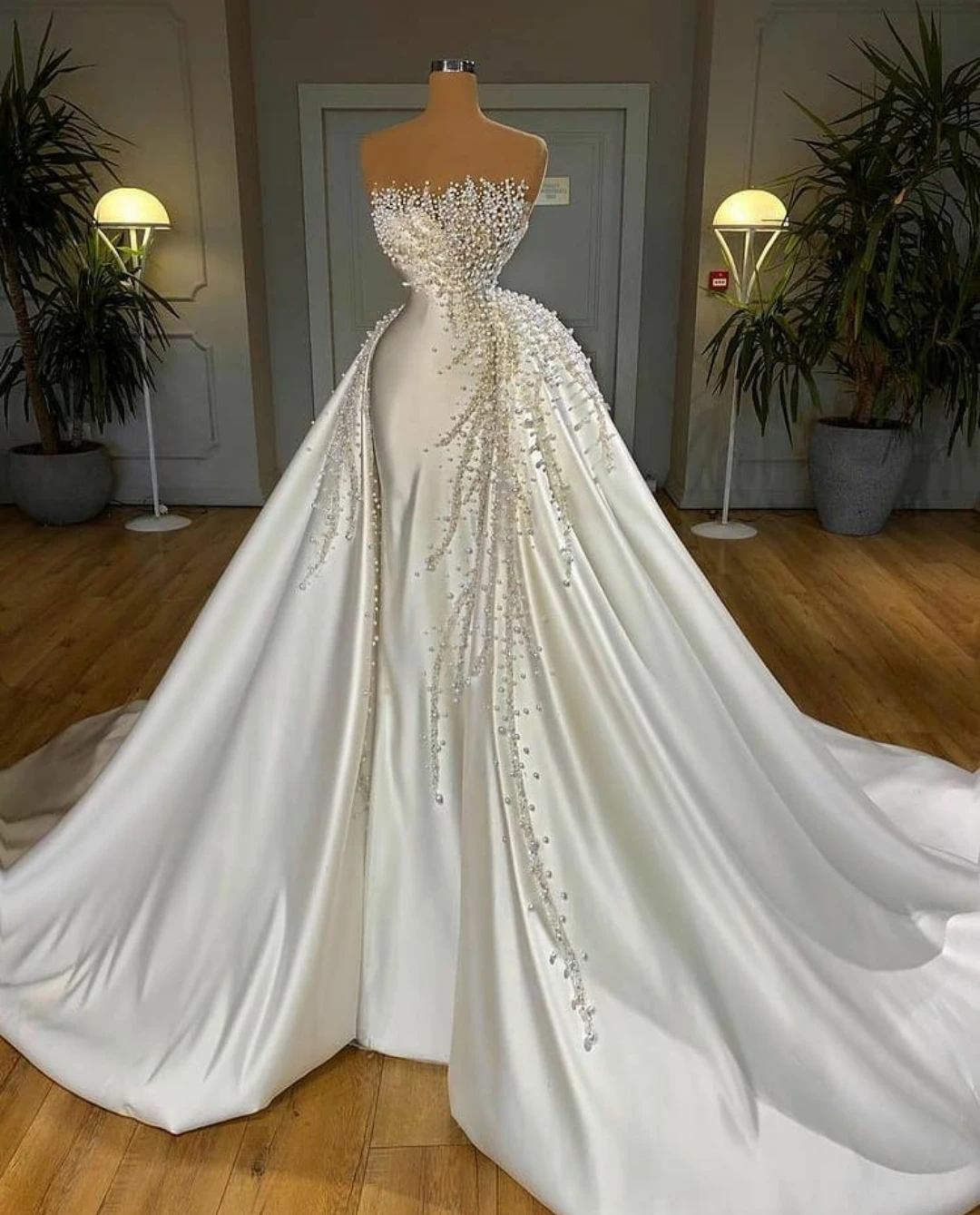 Luxo cetim pérolas vestidos de casamento 2024 sereia contas cristal sem mangas com trem removível vestidos de casamento nupcial personalizado