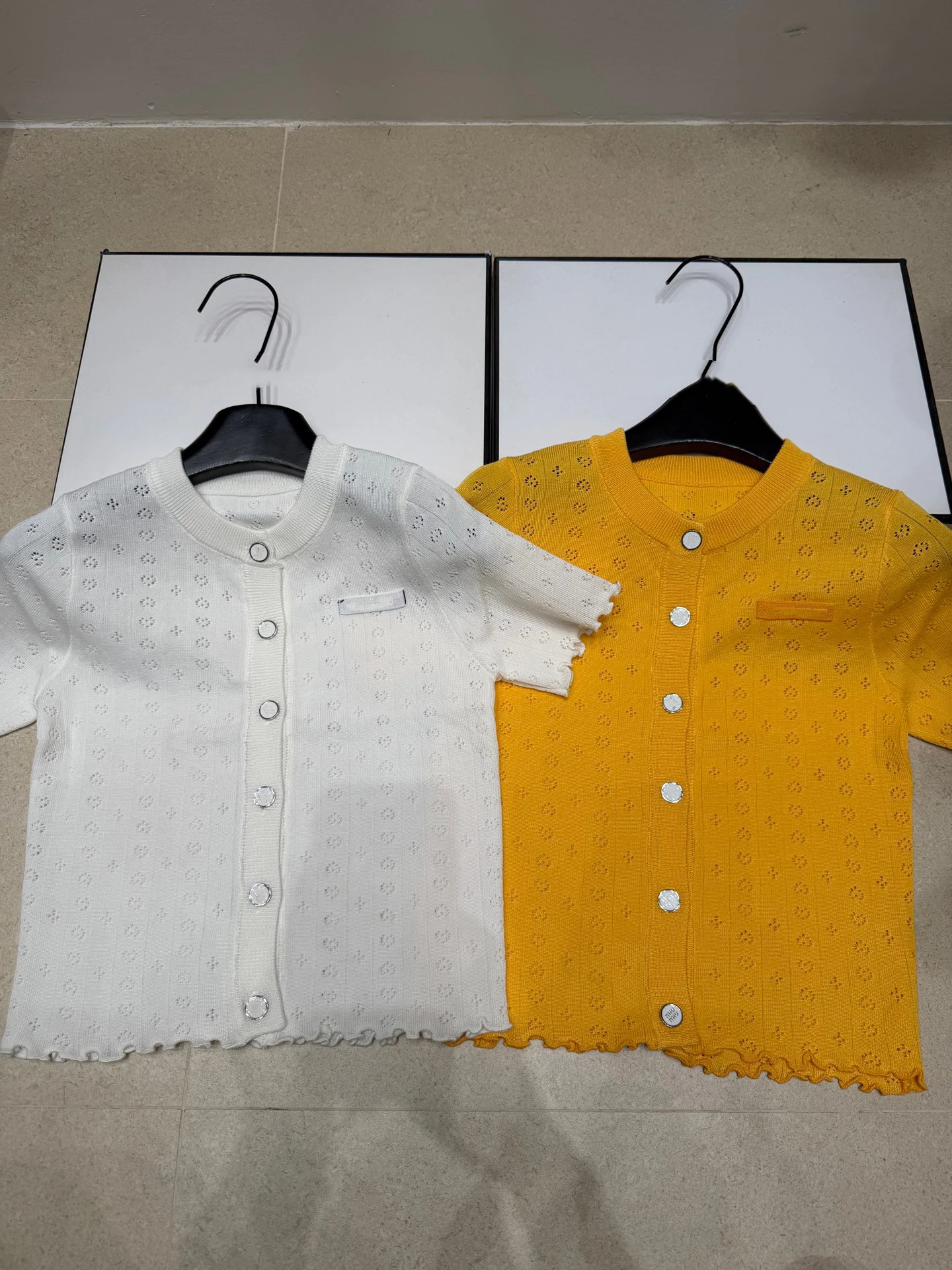 

VIBE Spring Summer New Heart Hollow out Short Sleeve Knitted Open Cardigan Women's round Neck Button Versatile High-End Feeli...