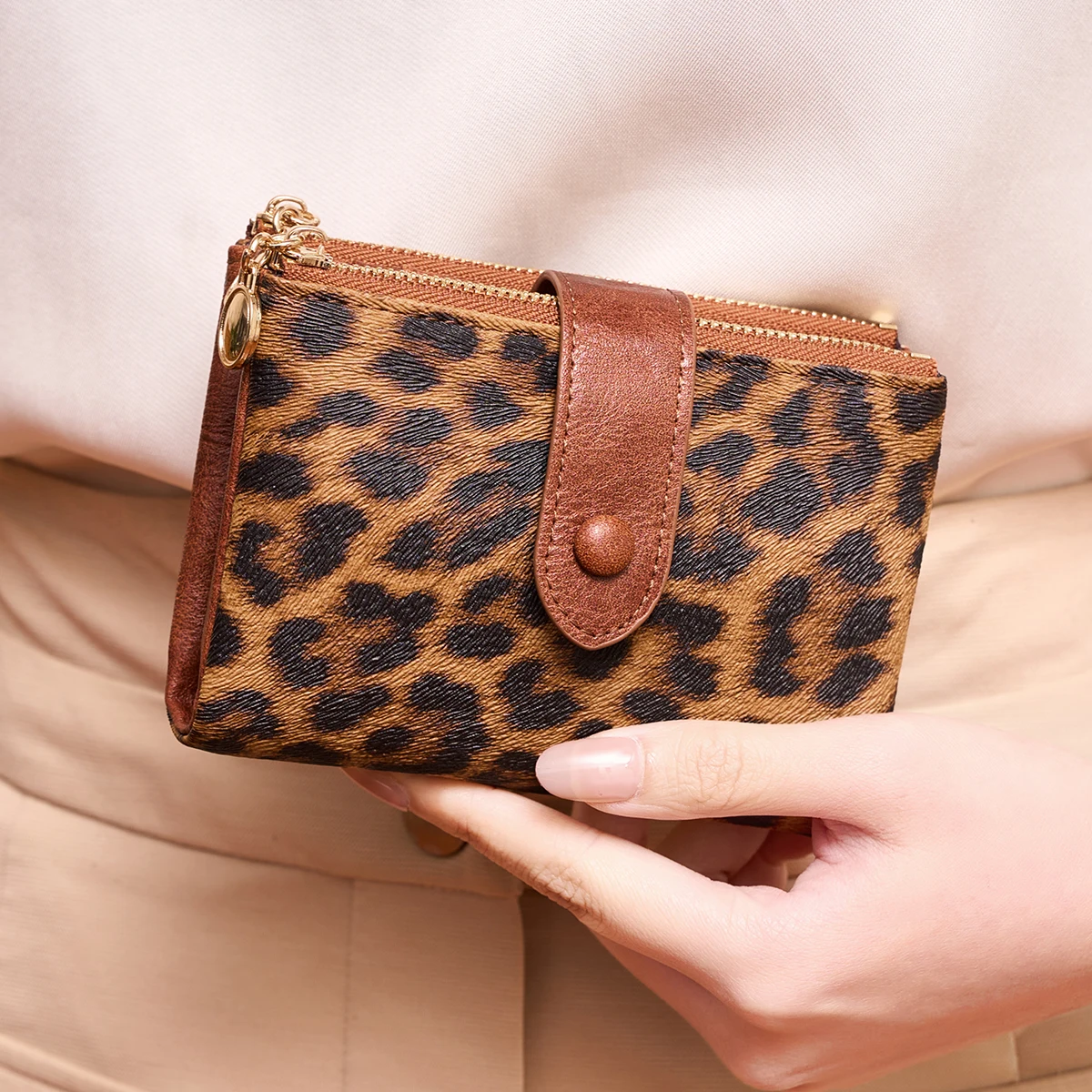 Vintage Leopard Print Short Women's Wallet, Three-Layer Large Capacity Credit Cards Holder Portable Double Zipper Coin Purse