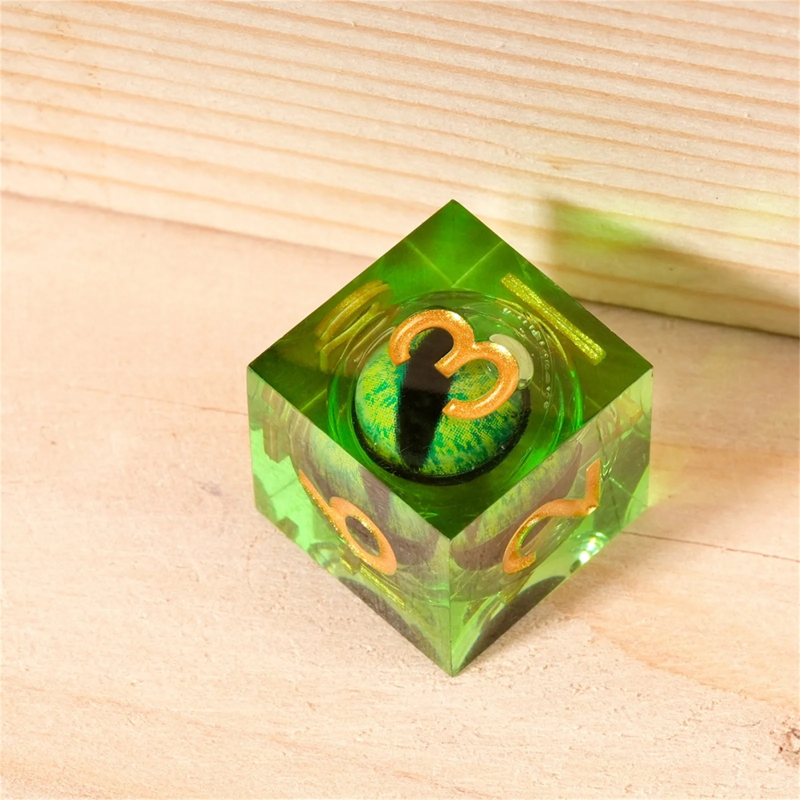 

1-7Pcs Green Golden Dargon Eye DND Dice Set Cat Eye Liquid Core Sharp Edge Polyhedral Resin Dice for Multi-Sided RPG D6~D20