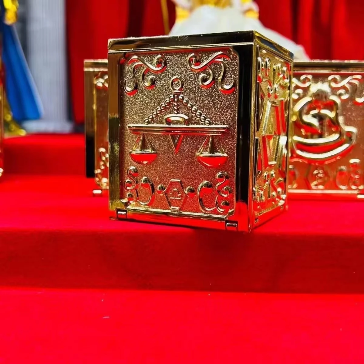 سانت سيا أسطورة القماش صندوق القماش الذهبي البلاستيك برج الحمل الجوزاء السرطان ليو العذراء الميزان القوس الدلو الحوت أنيمي اللون