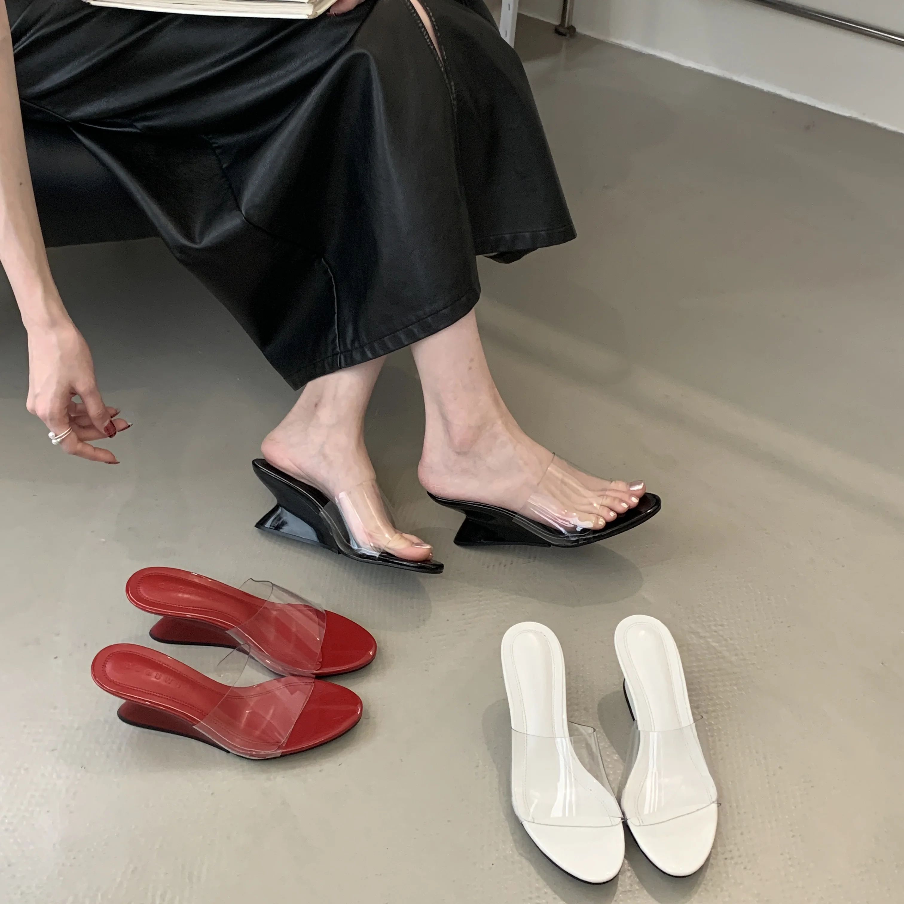 

Red Wedge Heels Woman Slippers PVC Transparent High Heels Ladies Shoes Summer Wedges Sandals Chaussures Femme