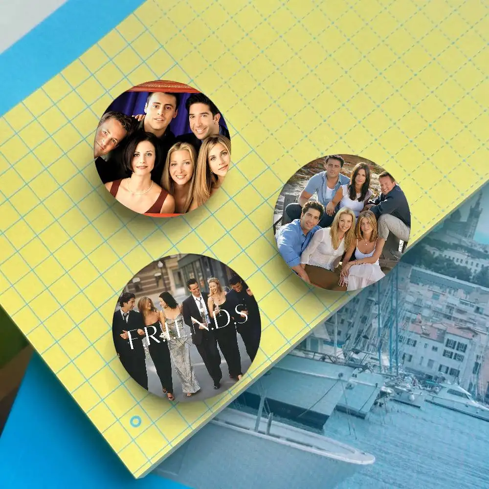 A-American TV S-Series F-Friends شارات الكرتون التلبيب دبابيس بروش المشجعين الحلي الهدايا ظهره ديكور لقم المجوهرات #5