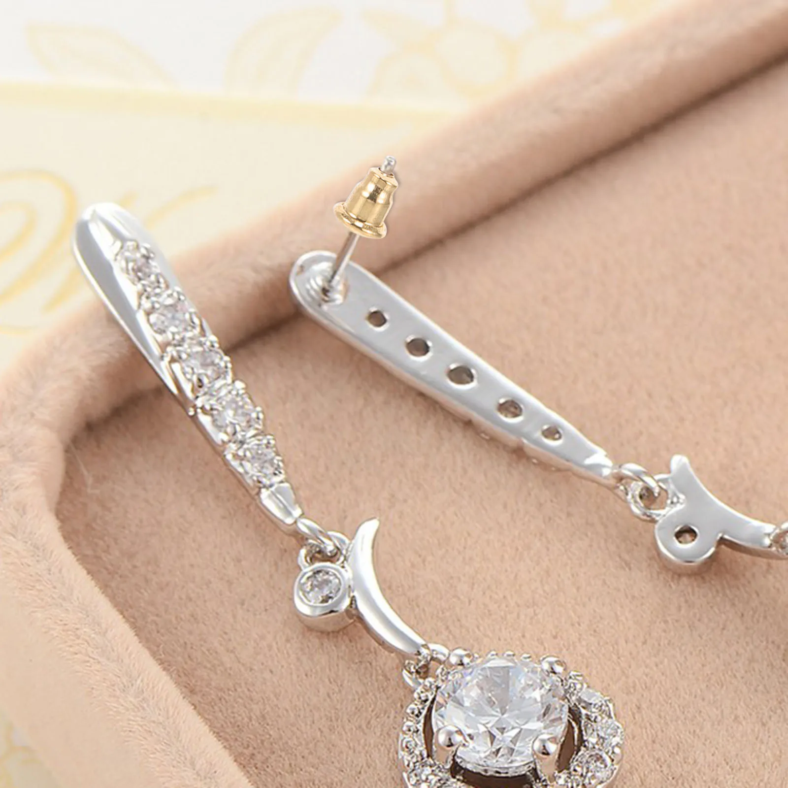 

100Pcs Metal Earring Lifters Backs Smooth Corner Earring Stoppers for Heavy Earrings Locking Backs for Pierced Ear Studs