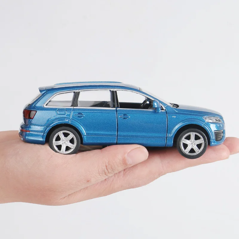 Modelo de Carro Off Road Q7 em Metal Escala 1:36, Brinquedo Decorativo com Portas que Abrem, Presente para Adultos