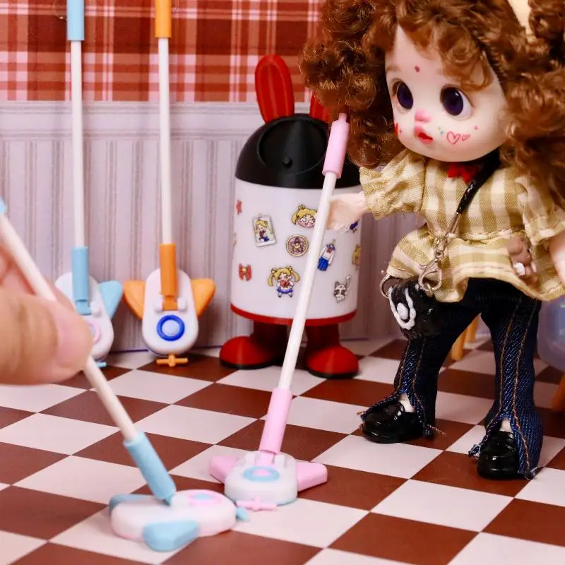 ชุดทำความสะอาดบ้านตุ๊กตาขนาด 1:12 - ไม้ถูพื้นและที่ตักขยะแบบสมจริงพร้อมไม้ถูพื้นรูปเครื่องบิน อุปกรณ์ทำความสะอาดสำหรับงานจัดแสดงขนาดเล็กและไดโอรามา