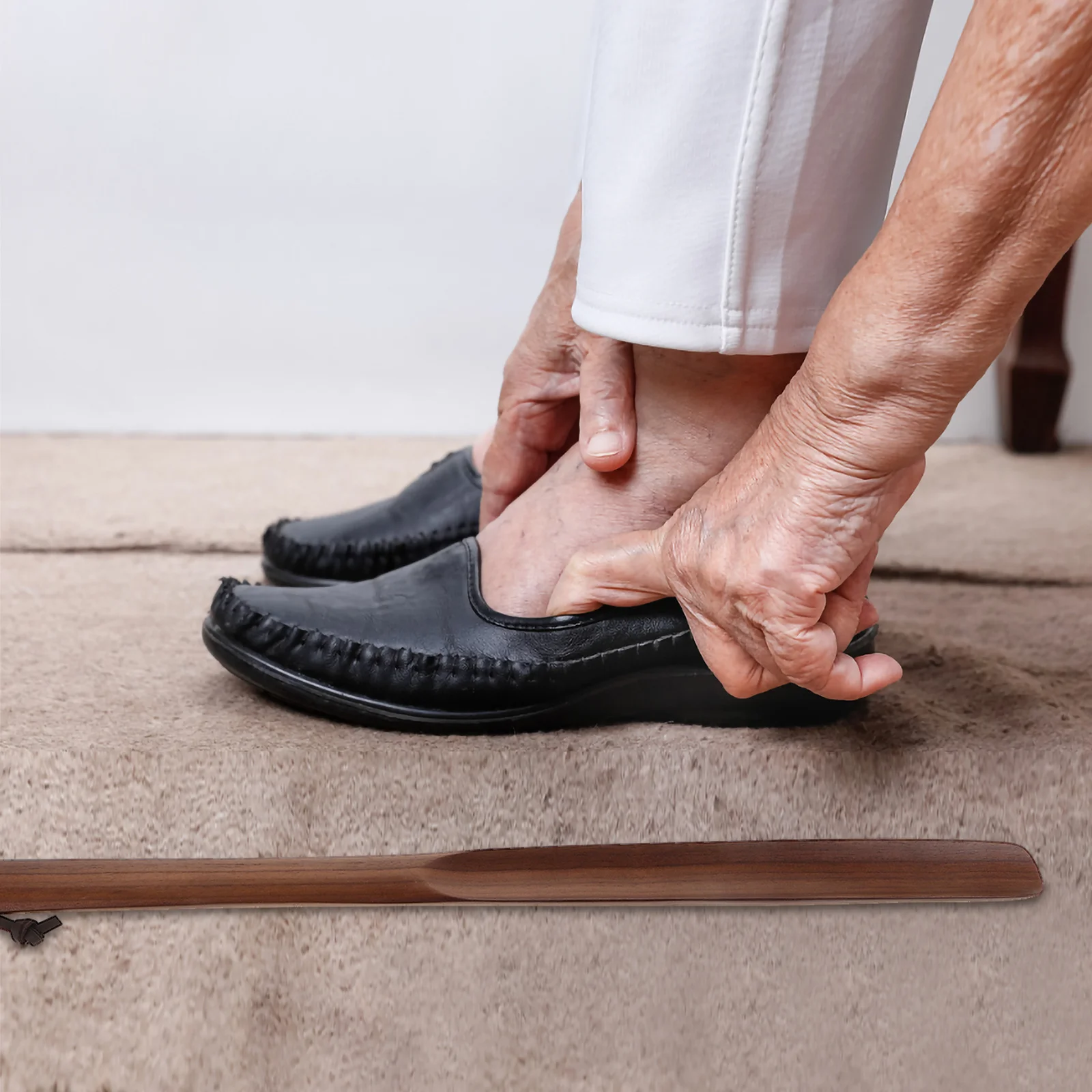 

50cm Long Handle Wooden Shoe Horn Ergonomic Lightweight Durable Shoe Lifter Tool for Men Women Travel Home Office