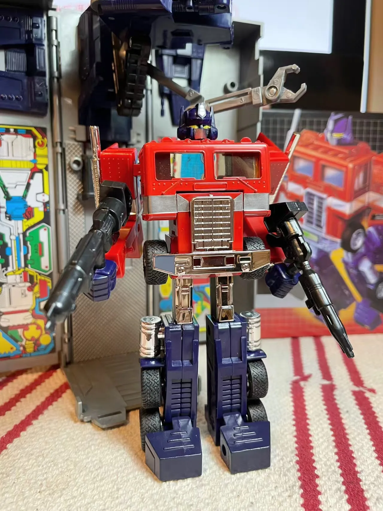 

Optimus Prime Transformer Robot Toy Action Figure G1 Studio Movie Cartoon Anime Popular Children's Doll for Kids