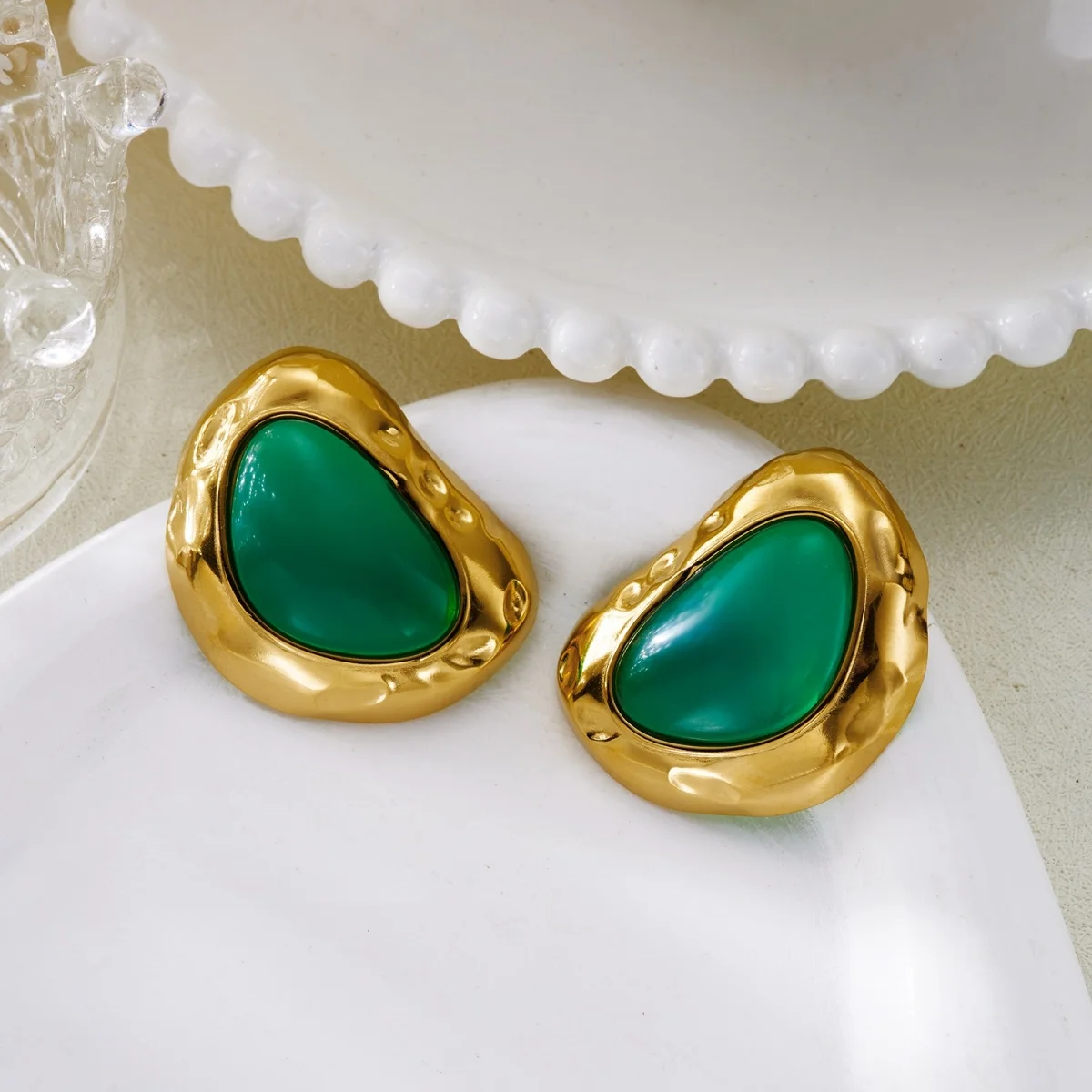 Vintage-Ohrstecker aus Edelstahl mit grünem Harz, unregelmäßig geformt, für Damen und Herren, minimalistischer, strukturierter, geometrischer Ohrring, eleganter Schmuck – Detail 15