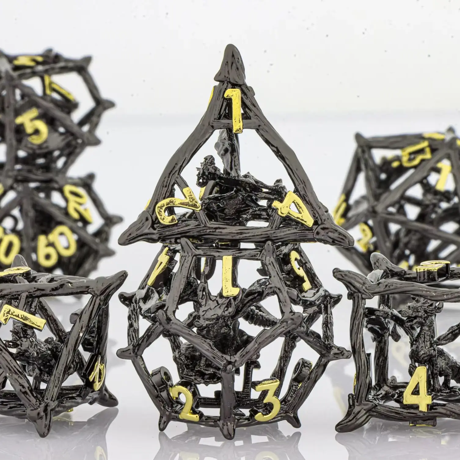 

Набор полых игральных костей в виде дерева, металлические многогранные игральные кости с драконом для подземелий и драконов, полые игральные кости D&D, подарочный набор, полые d и d кости