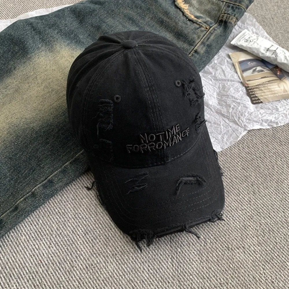 Gorra de béisbol rasgada ajustable con agujeros bordados del alfabeto coreano gorra con visera de algodón lavada gorra de béisbol con letras para adolescentes