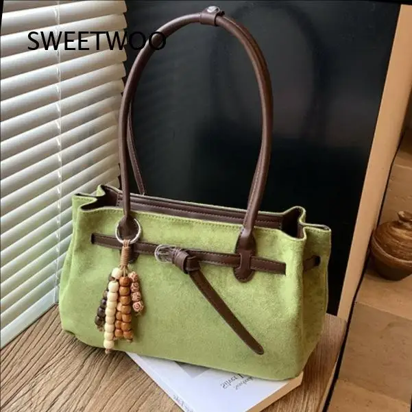 Bolso de hombro de cuero con detalles en ante verde, diseño de contraste, con cuentas y flecos, estilo vintage, gran capacidad.