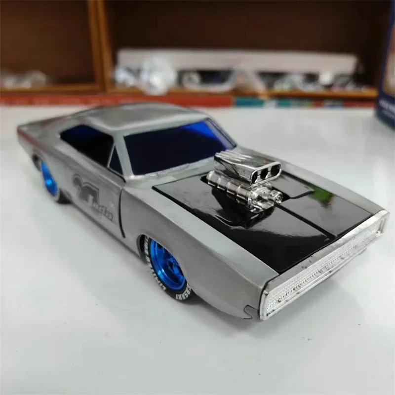 JADA 1:24 1970 DODGE CHARGER R/T High Simulation Diecast Car Metal Alloy Model Car Children\'s toys collection gifts