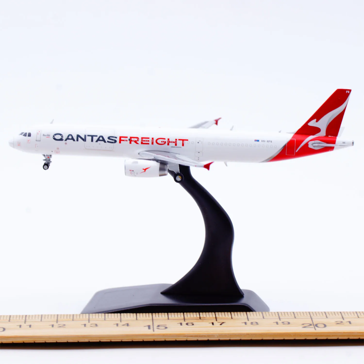 

XX40672 Коллекционный самолет из сплава в подарок JC Wings 1:400 Qantas Freight Airbus A321 (P2F) Литая под давлением модель реактивного самолета VH-XF6