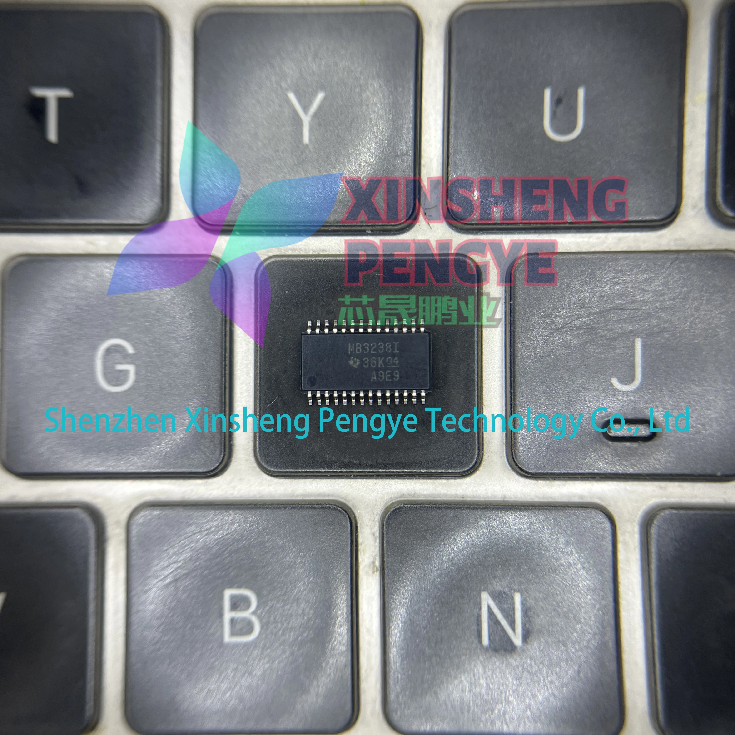 

High Quality MAX3238IPWR MAX3238IPW Marking MB3238I Package TSSOP-28 Multich RS-232 Line Driver/Rcvr Interface ICs In Stock