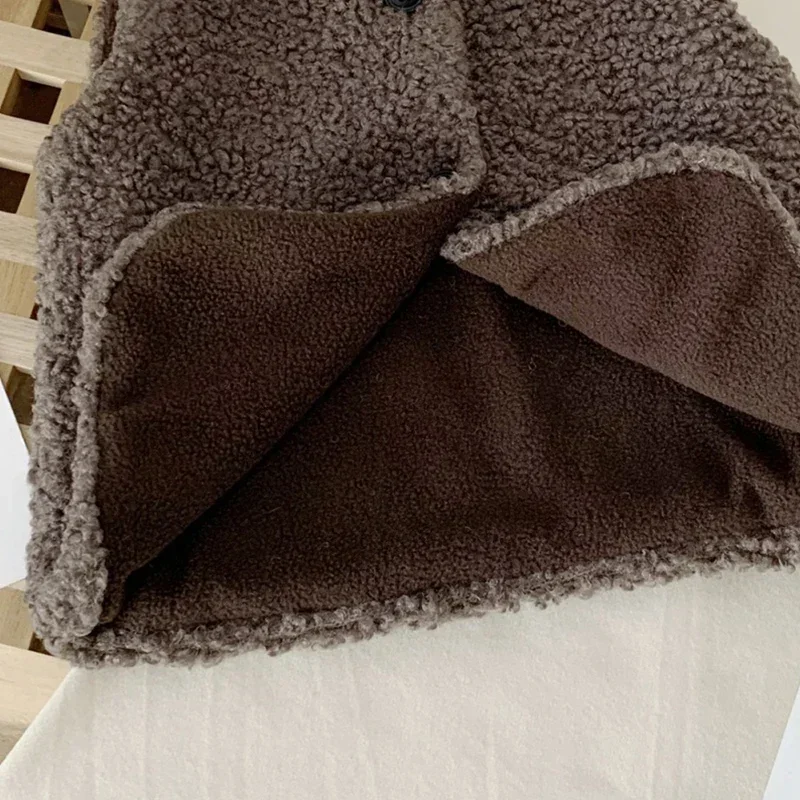 Herbst-Winter-Weste aus Lammwolle mit Samtfutter für Mädchen und Jungen, Plüschweste, einreihig, V-Ausschnitt, warmer, modischer Mantel für Kinder – Detail 3
