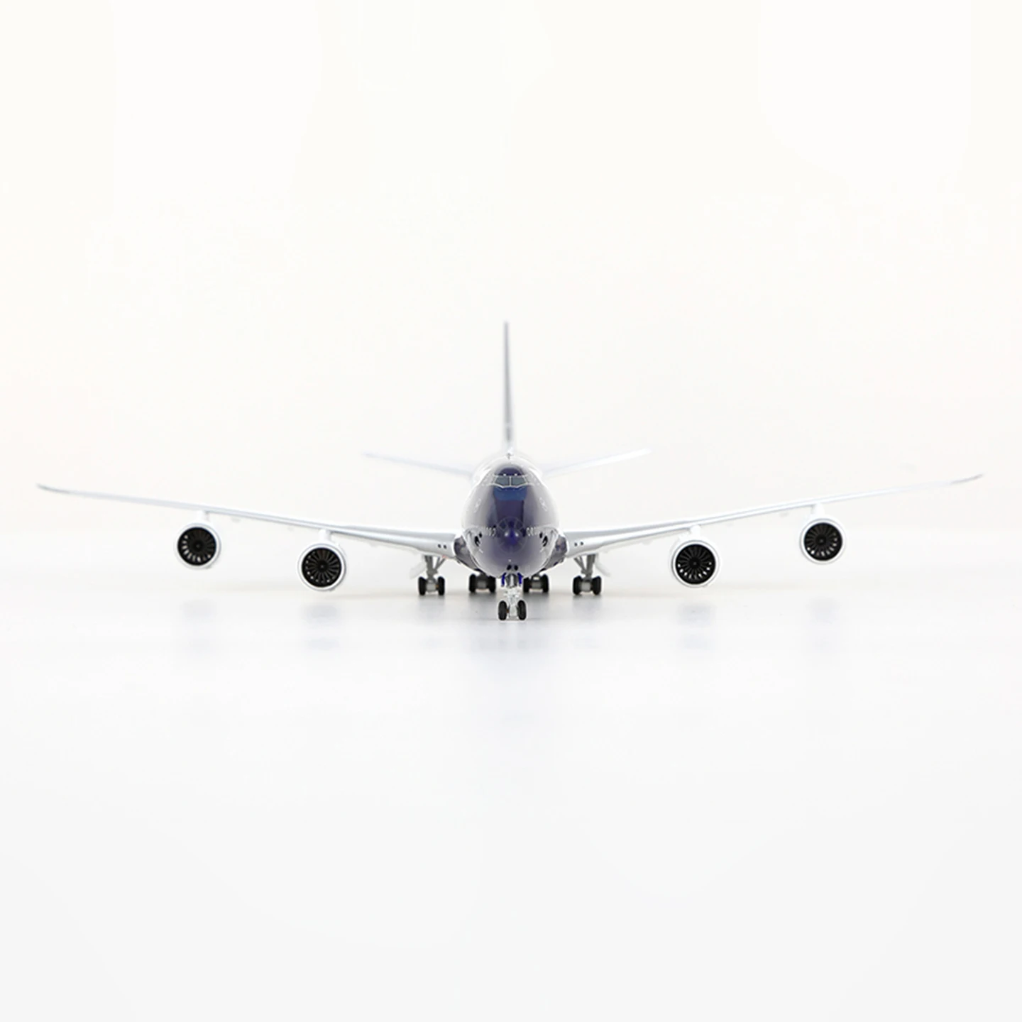 B631102 Alloy Collectible Plane Gift HX Models 1:400 Lufthansa Airlines StarAlliance Boeing B747-8 Diecast Aircraft Model D-ABYN - view 3