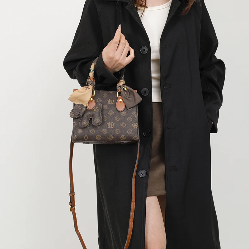 

Vintage-Inspired Leather Tote Bag - Stylish Crossbody Messenger With Letter Logo Unique Minimalist Design Large Capacity Luxury