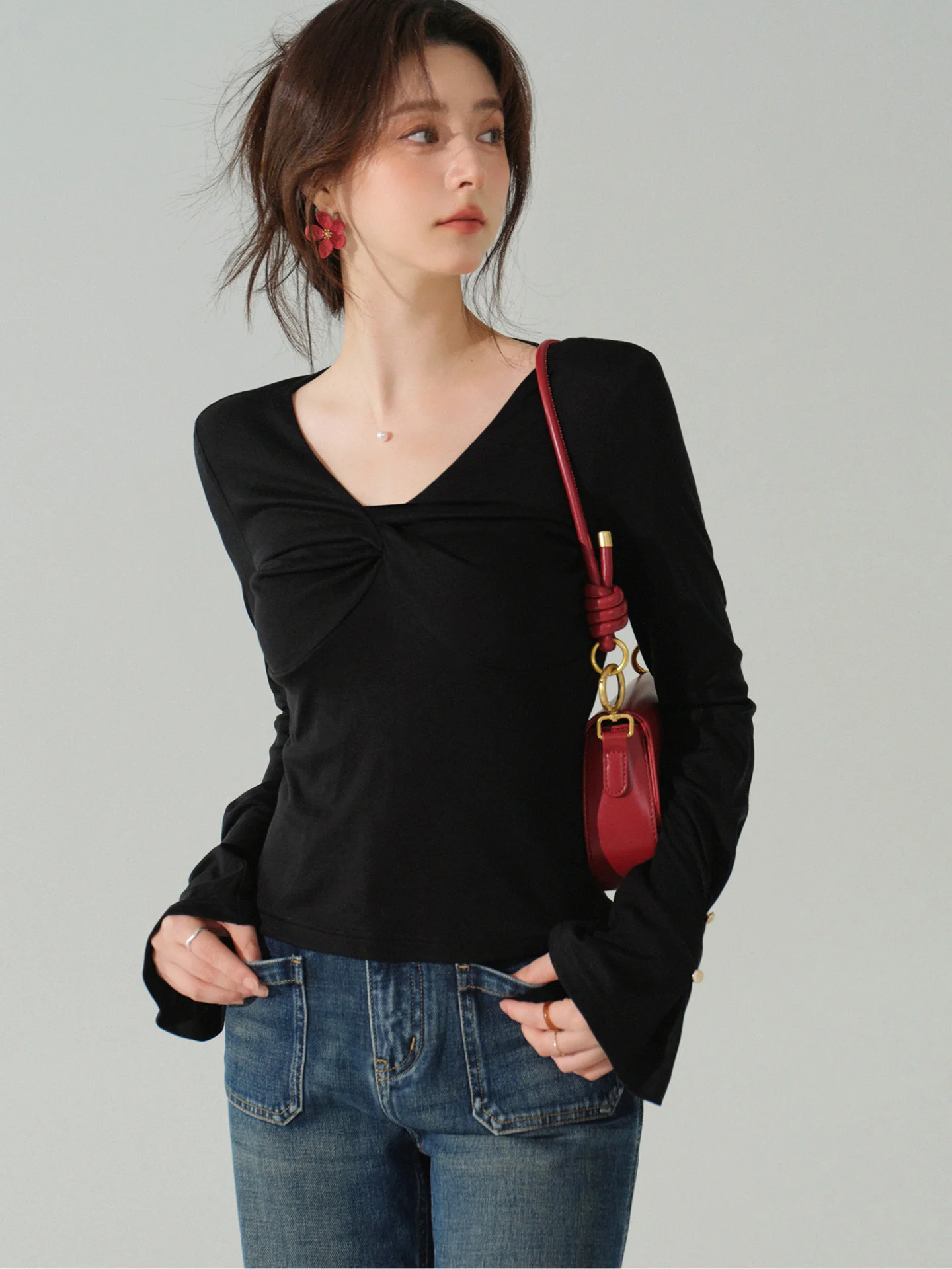 เสื้อยืดคอวีทรงสวยสำหรับผู้หญิง ทรงเข้ารูป ผ้าไลโอเซลล์ เสื้อแขนบานสไตล์ลำลอง ชิค ช่วยให้ดูผอมเพรียว เสื้อแขนยาวสำหรับสุภาพสตรี