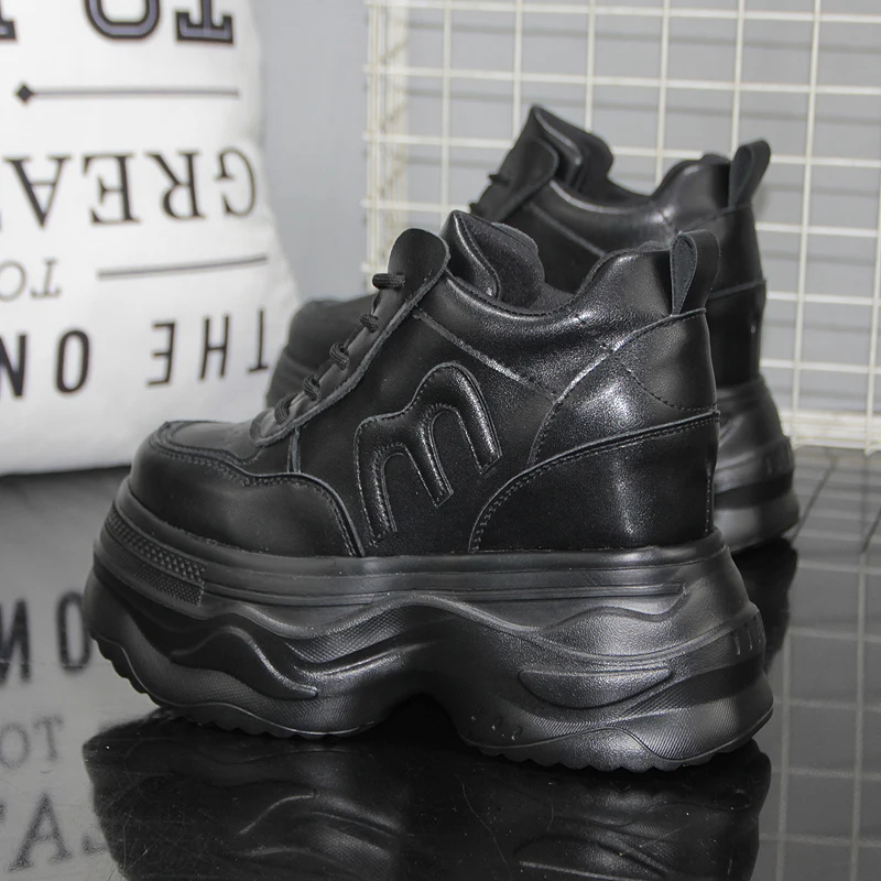 10 12 14 سنتيمتر غير مرئية الداخلية زيادة حذاء أبيض صغير النساء 2025 منصة صغيرة سميكة أحذية منصة الترفيه الرياضة الفاخرة الأحذية