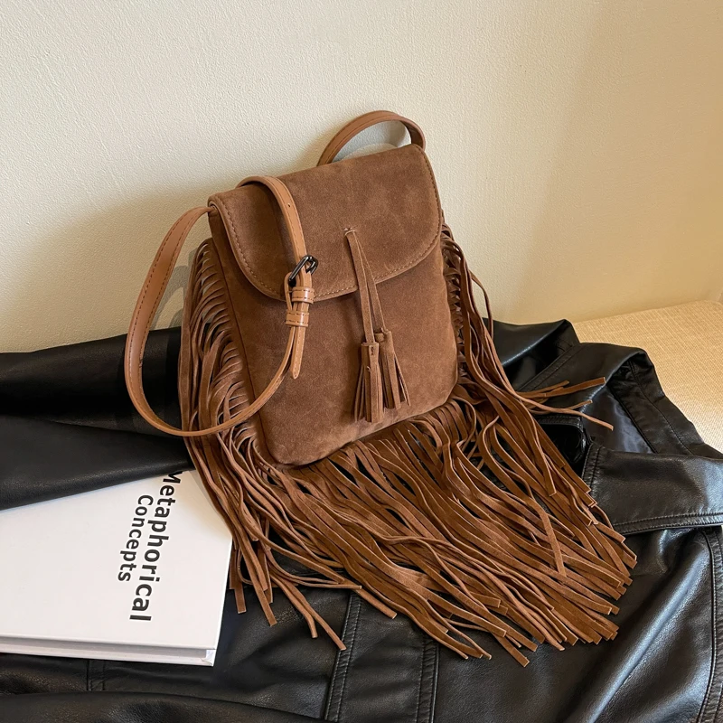 

2025 стильный дизайн, новый стиль, супер изысканные квадратные сумки на плечо из искусственной замши, однотонные популярные сумки через плечо с кисточками для женщин