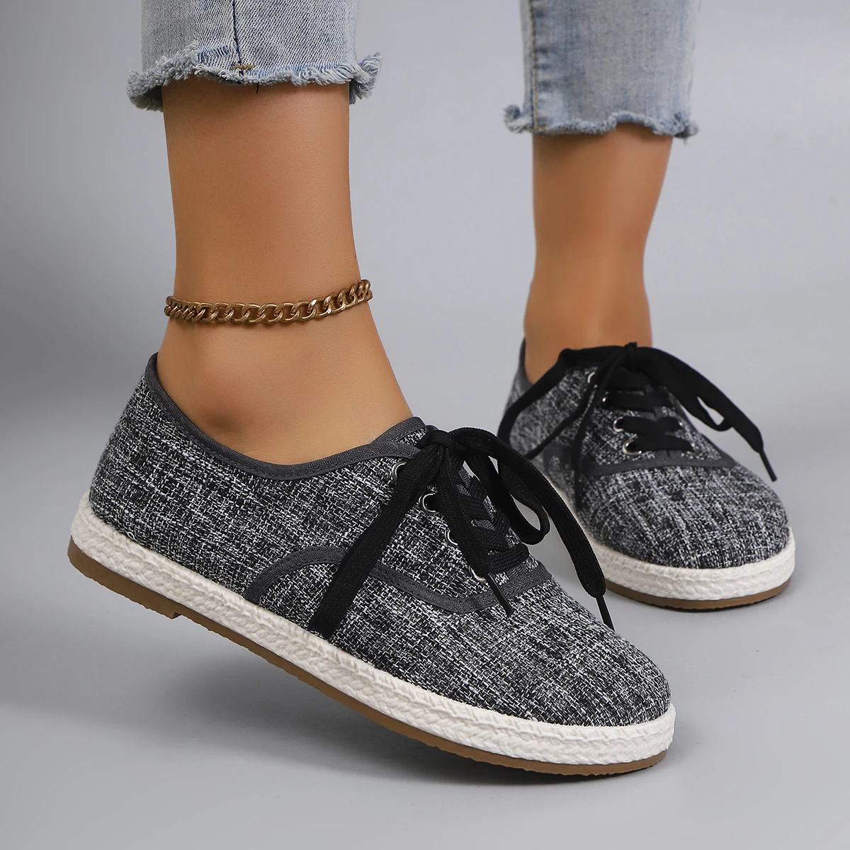 Spring and Autumn New Women's Casual Lace-Up Comfortable, Breathable, Lightweight and Wear-Resistant Sports Shoes
