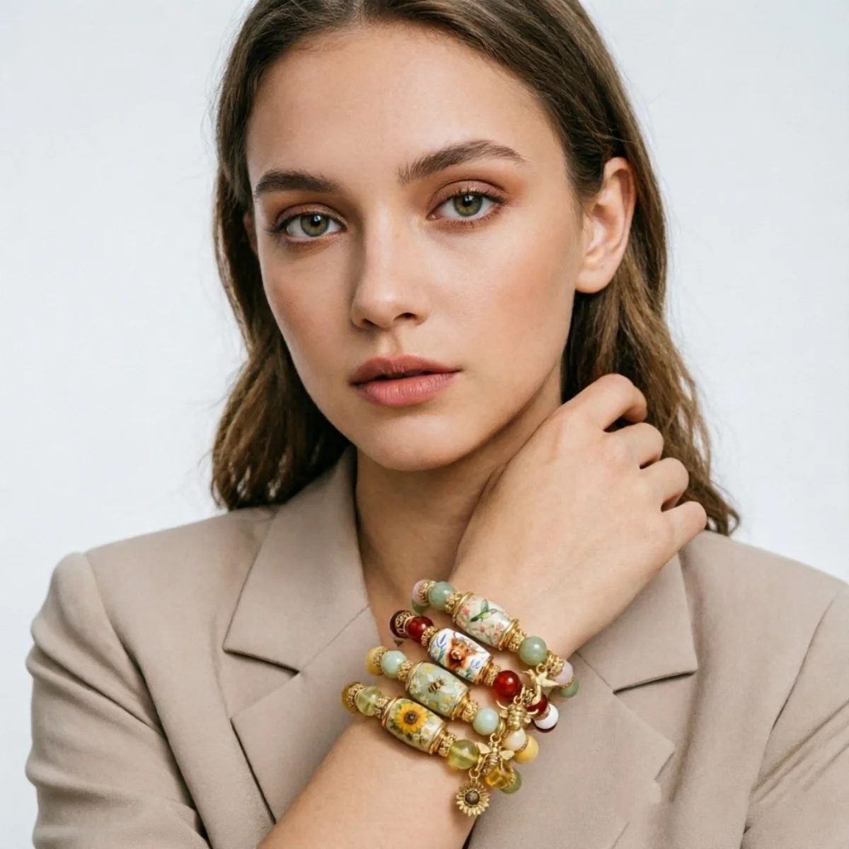 Zarte Armbänder im Frühlingsgarten-Stil mit Glasperlen für Damen und Herren, mit Charm-Anhängern wie Kolibri, Sonnenblume, Biene und Ochsenkopf, Heilschmuck. – Detail 21