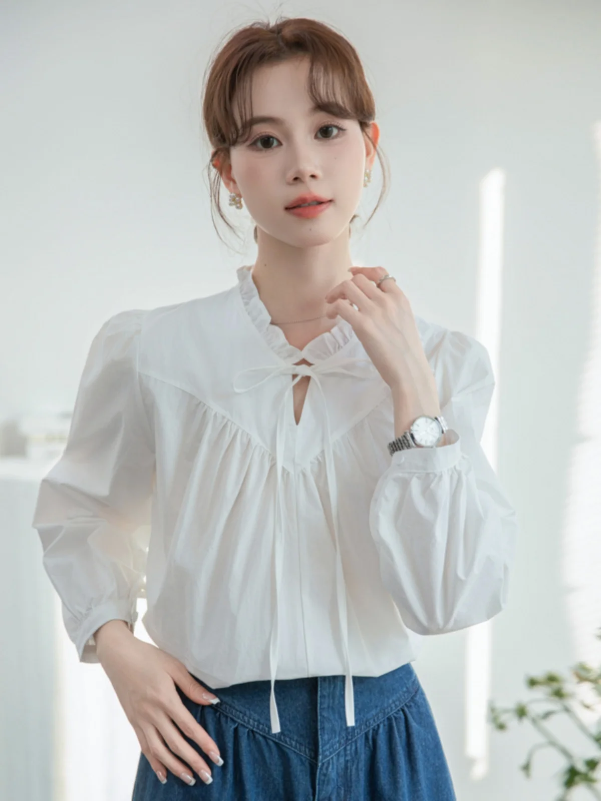 

Loose Long Sve White irt Women's Sle Spring 2026 V-Ne Design Casual Faion Age-Defng Trendy Polyester Fiber