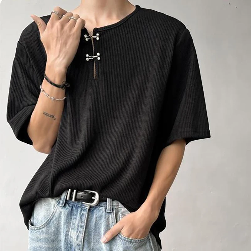 

2026 Summer Men Waffle Knit T-Shirt Loose Fit Metal Buckle V-Neck Casual Tops Lazy Style Minimalist Short Sleeve Breathable Tee