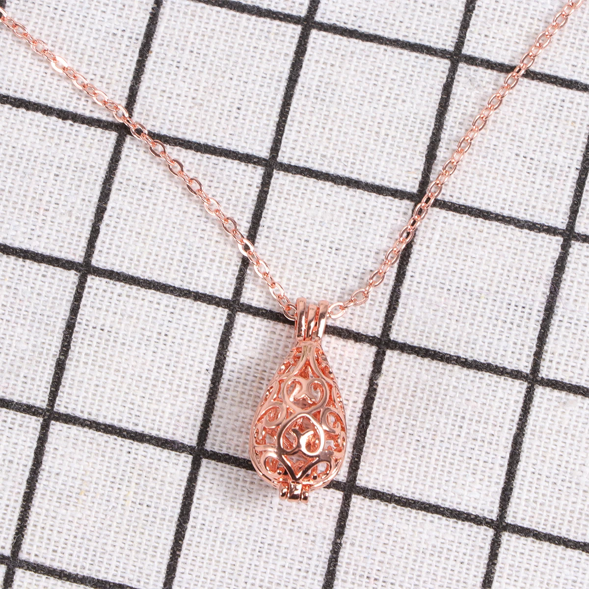 

Aromatherapy Necklace Accurate Shape Creative Chain Essential Oil Unique Pelelith Exquisite Design