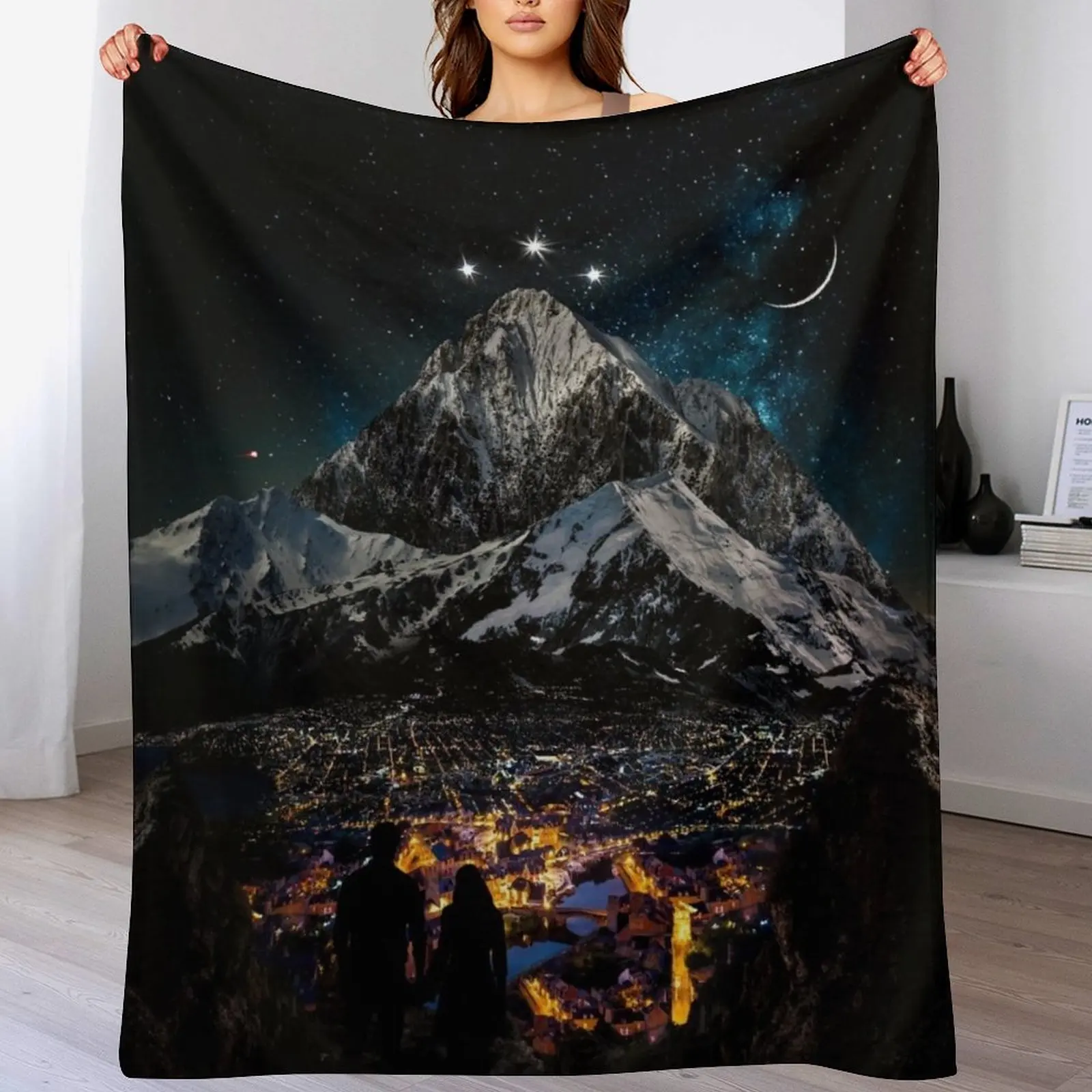 

Velaris - City of Starlight, Court of Dreams WITH TEXT Throw Blanket Shaggy Soft Plush Plaid Retros Blankets