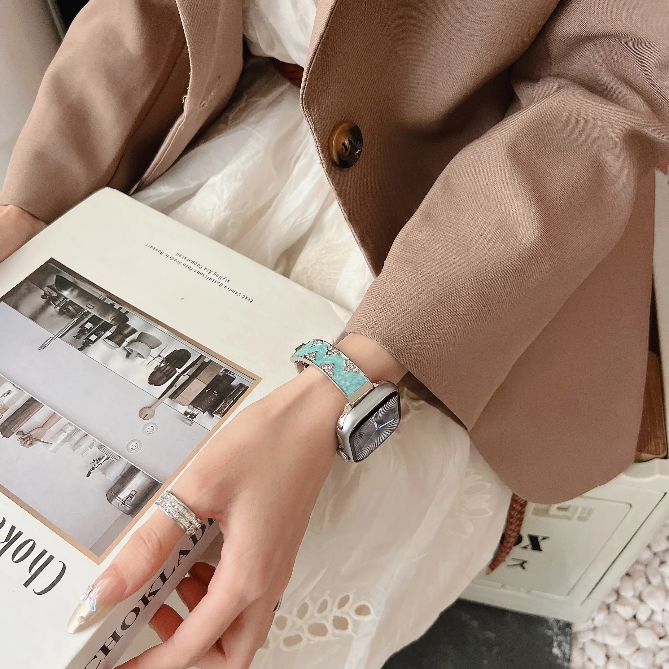 Роскошный костюм с ремешком из позолоченных бриллиантов для всех диапазонов серии Apple Watch Стильный позолоченный браслет с бриллиантами в форме листа Металлический ремешок