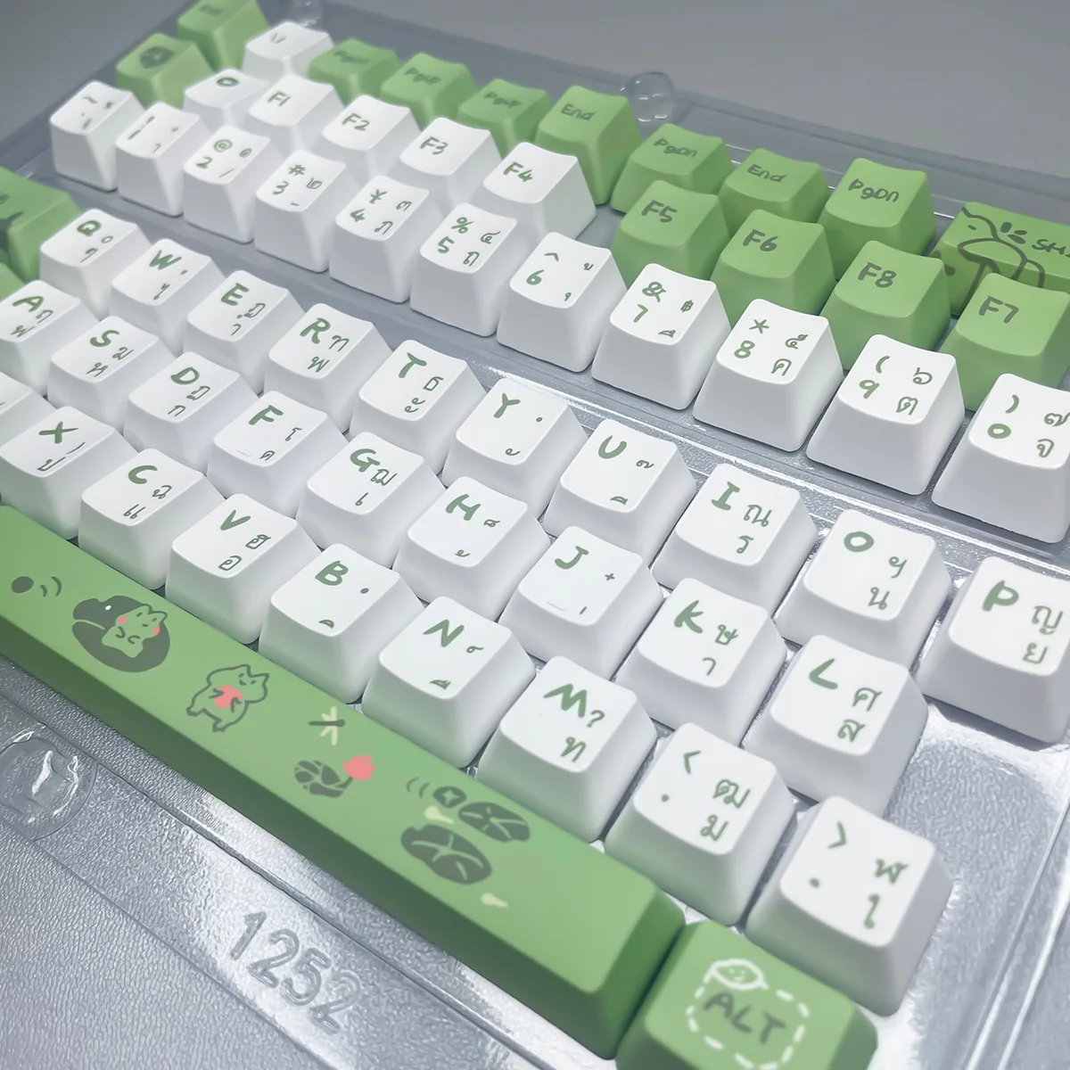 Thai layout keycap two-color combination frog theme thermal transfer OEM height PBT mechanical keyboard keycap