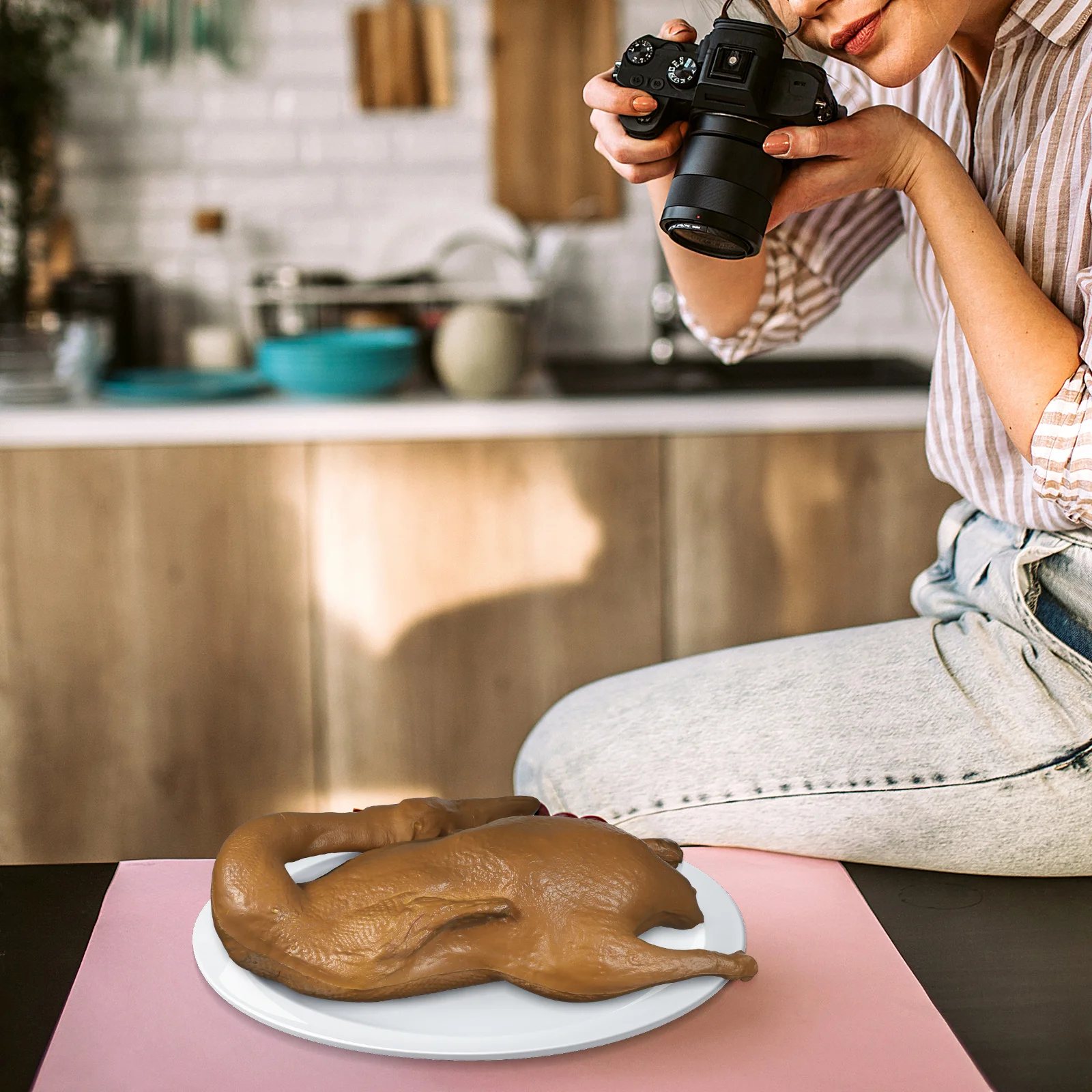 

1Pcs Plastic Roast Duck Decorative Piece Realistic Food Design for Tabletop Shelf Display Modern Interior Decoration Accent